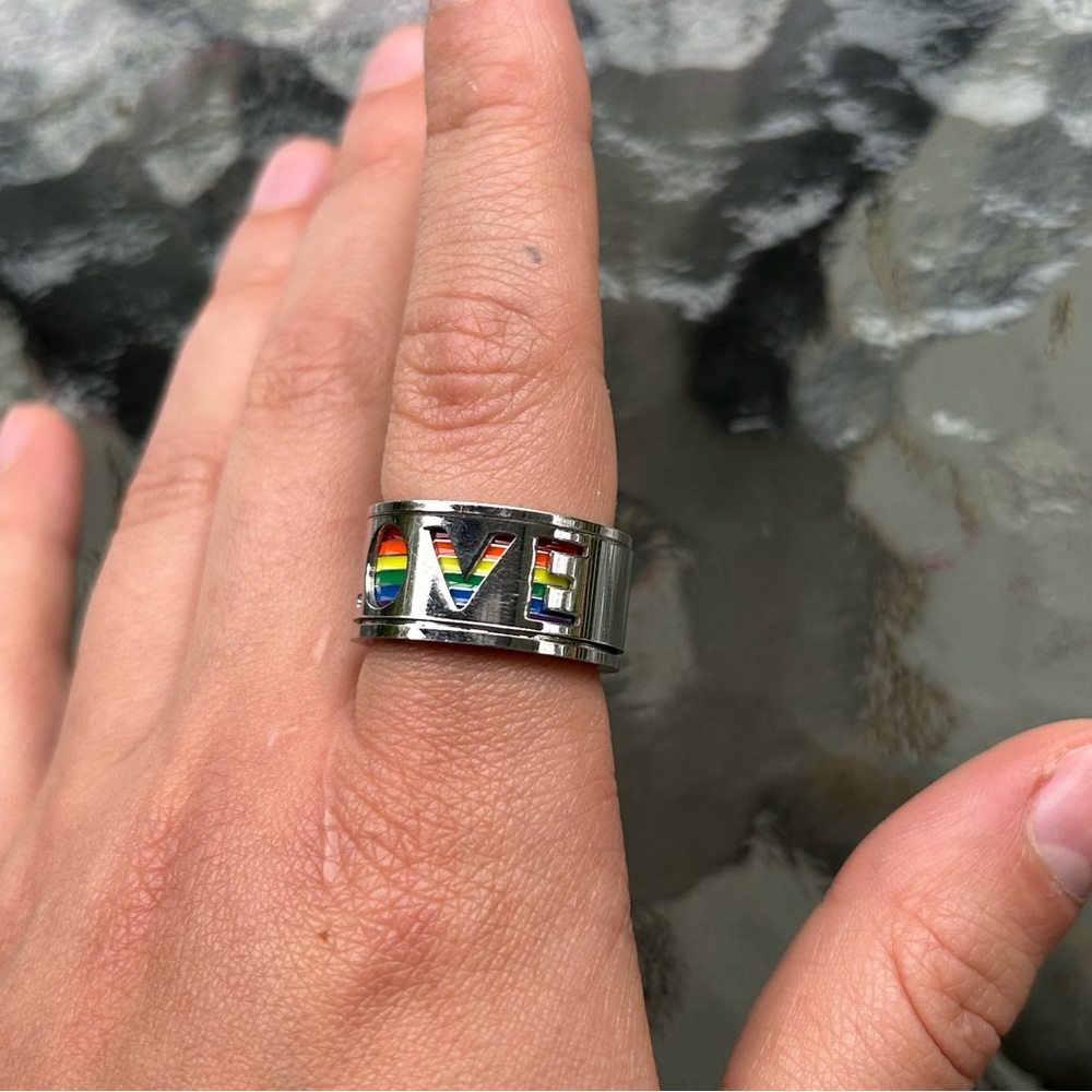 🌈SPINNING PRIDE RING!🌈 - Picture 2 of 3